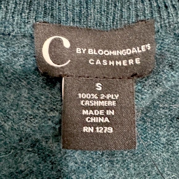 (NWT) Bloomingdale’s 100% Cashmere V Neck Sweater - Picture 5 of 9